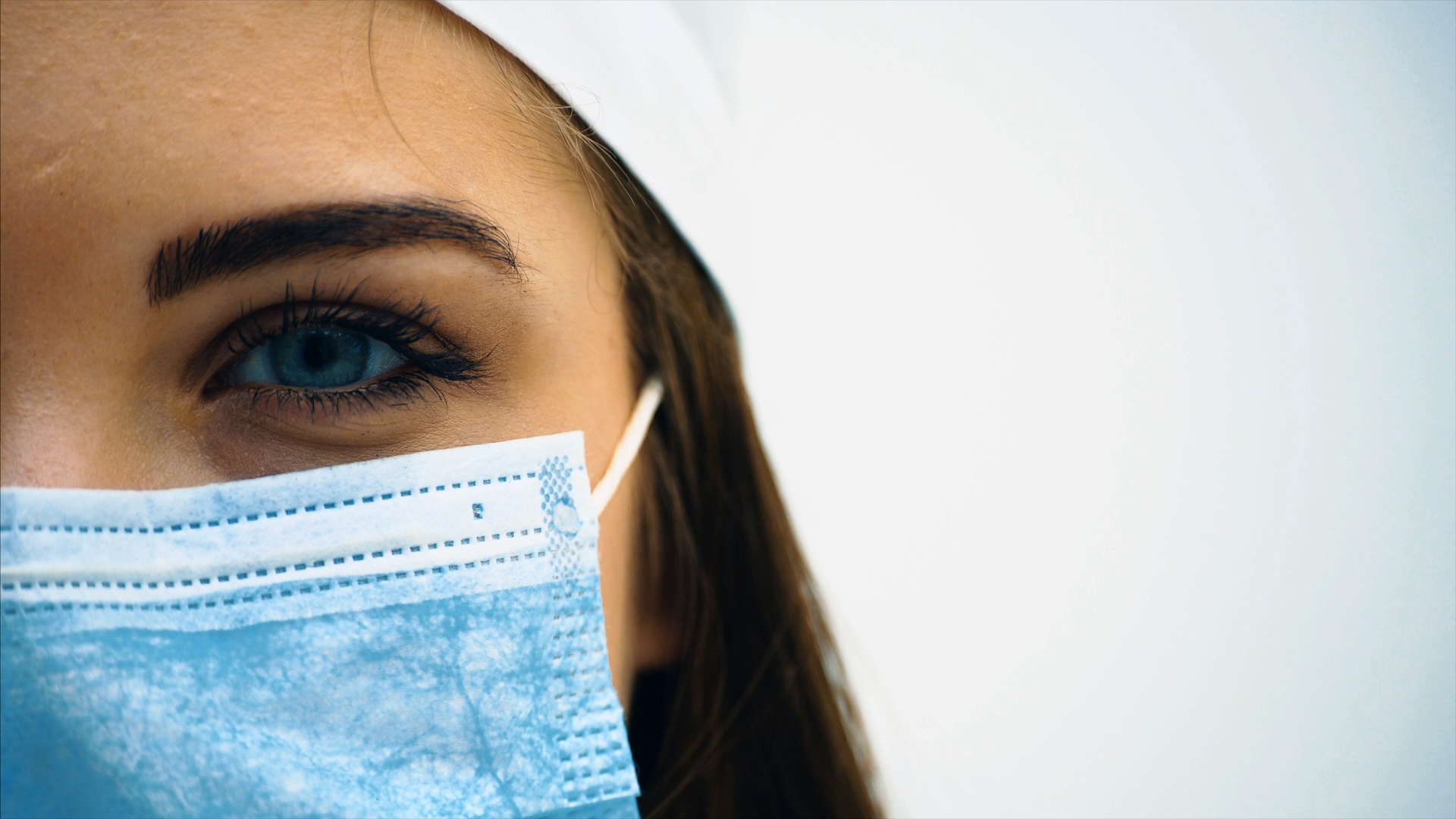 Portes et poignées hygiéniques pour hôpitaux